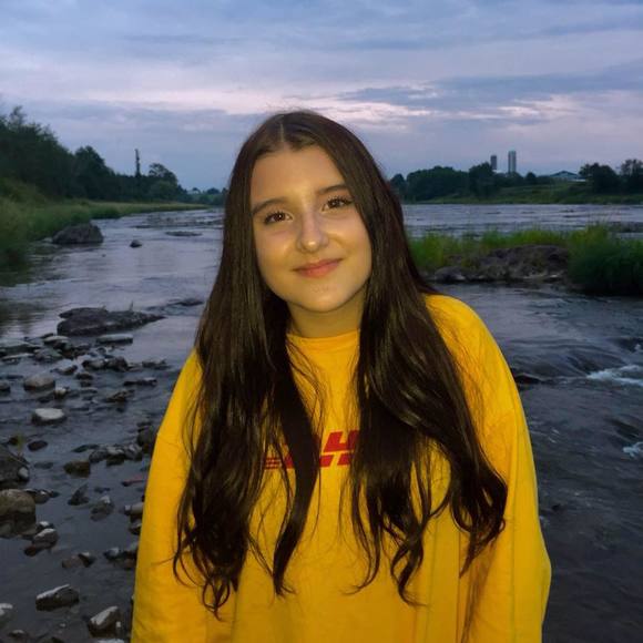 Meet your Posher, Ariane - Picture 1 of 1